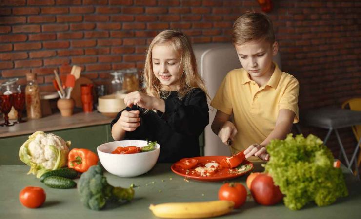 Far mangiare le verdure ai bambini