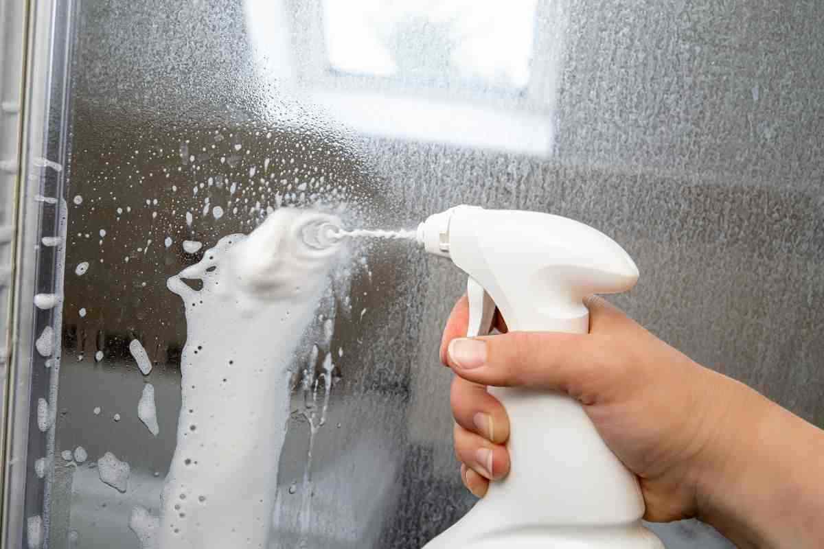 Soluzione per calcare doccia