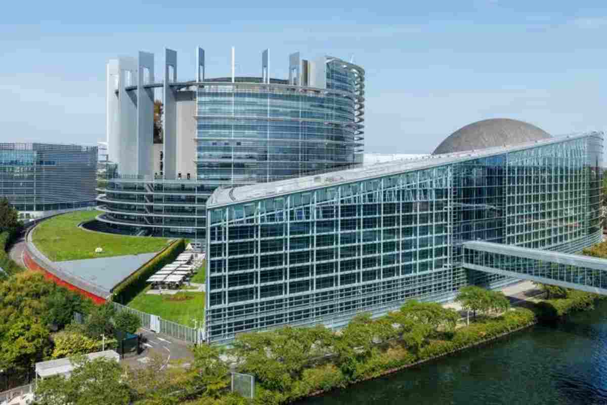 parlamento europeo decide per diritto al riparo